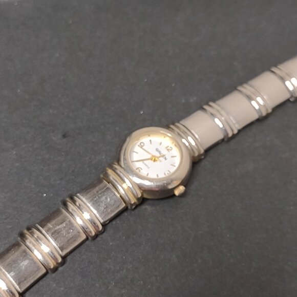 6.5 Inch Silver Tone Metal Gruen Watch With White Dial - Picture 10 of 13